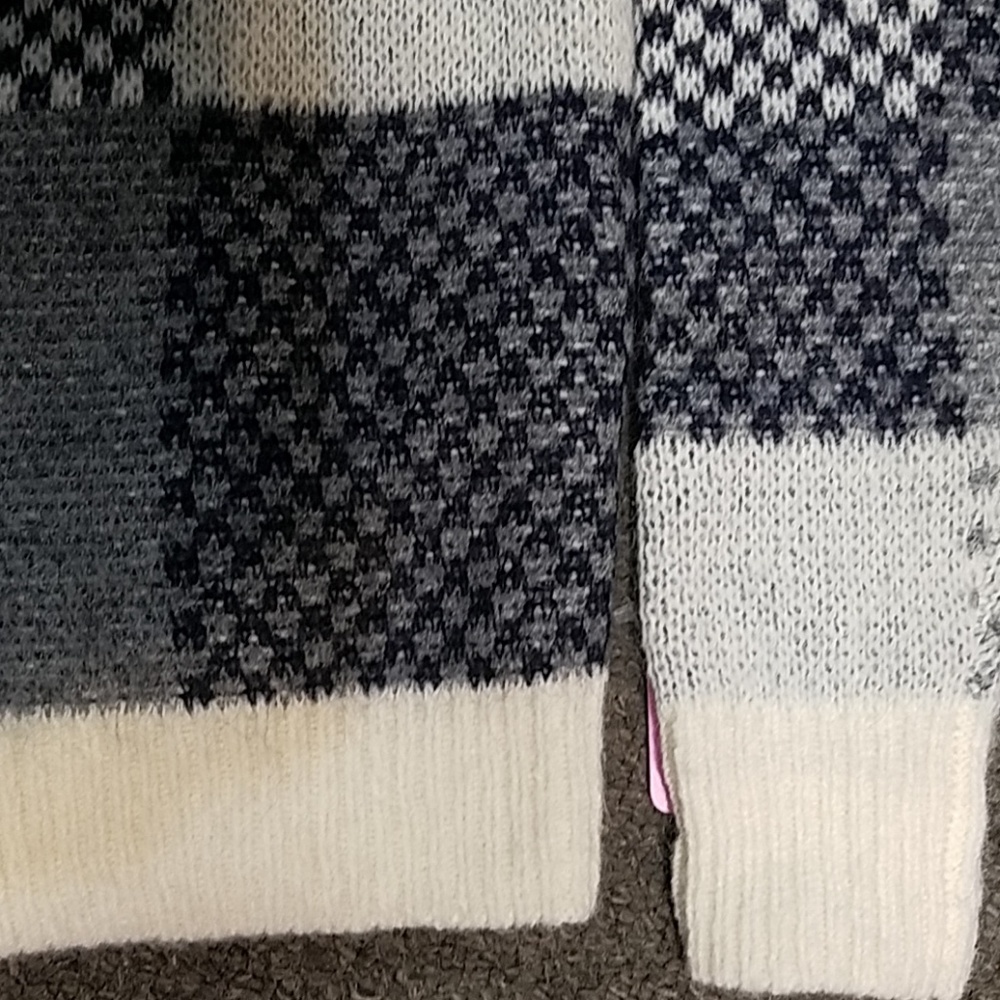 Abercrombie Sweater - Picture 8 of 8